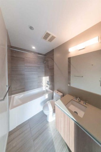 709-1122 3 Street Se, Calgary, AB - Indoor Photo Showing Bathroom