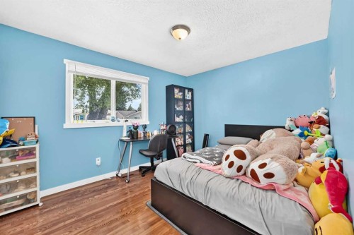 1823 65 Street Ne, Calgary, AB - Indoor Photo Showing Bedroom