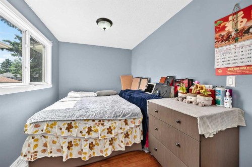1823 65 Street Ne, Calgary, AB - Indoor Photo Showing Bedroom