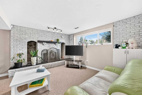 1823 65 Street Ne, Calgary, AB - Indoor Photo Showing Other Room