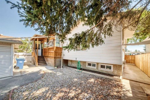 1823 65 Street Ne, Calgary, AB - Outdoor