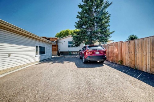 1823 65 Street Ne, Calgary, AB - Outdoor