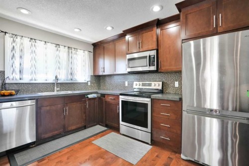 1015 Maitland Way Ne, Calgary, AB - Indoor Photo Showing Kitchen With Upgraded Kitchen