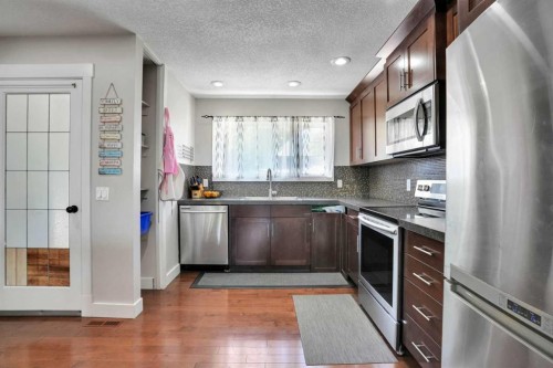 1015 Maitland Way Ne, Calgary, AB - Indoor Photo Showing Kitchen