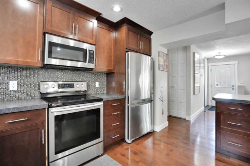 1015 Maitland Way Ne, Calgary, AB - Indoor Photo Showing Kitchen With Upgraded Kitchen