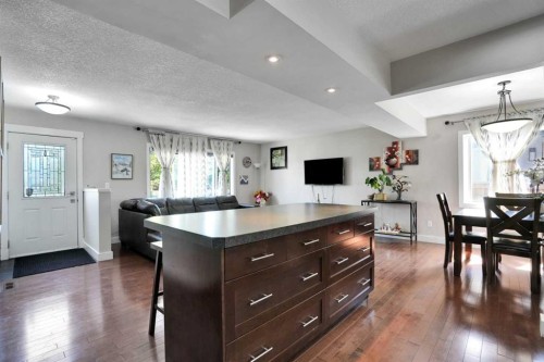 1015 Maitland Way Ne, Calgary, AB - Indoor Photo Showing Dining Room