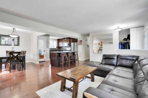 1015 Maitland Way Ne, Calgary, AB - Indoor Photo Showing Living Room