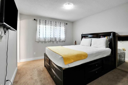 1015 Maitland Way Ne, Calgary, AB - Indoor Photo Showing Bedroom