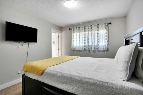 1015 Maitland Way Ne, Calgary, AB - Indoor Photo Showing Bedroom