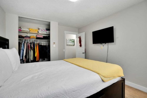 1015 Maitland Way Ne, Calgary, AB - Indoor Photo Showing Bedroom