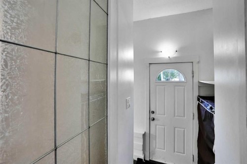 1015 Maitland Way Ne, Calgary, AB - Indoor Photo Showing Other Room