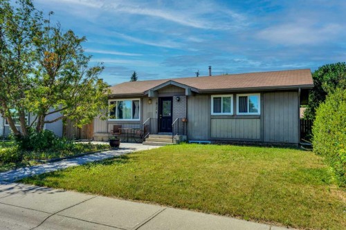 1015 Maitland Way Ne, Calgary, AB - Outdoor With Facade