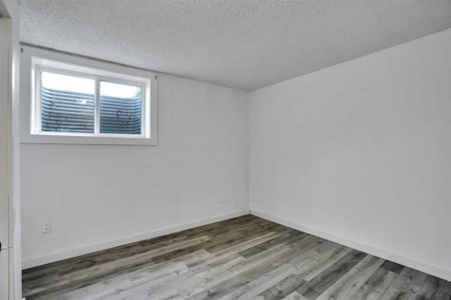 1015 Maitland Way Ne, Calgary, AB - Indoor Photo Showing Other Room