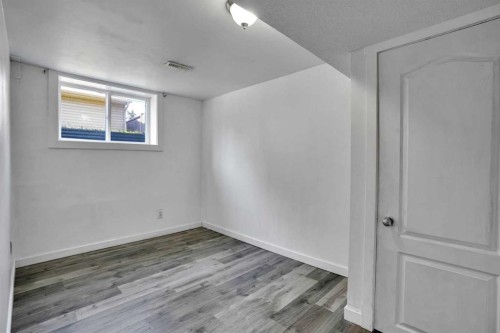 1015 Maitland Way Ne, Calgary, AB - Indoor Photo Showing Other Room