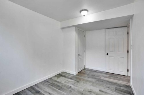 1015 Maitland Way Ne, Calgary, AB - Indoor Photo Showing Other Room