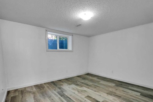 1015 Maitland Way Ne, Calgary, AB - Indoor Photo Showing Other Room