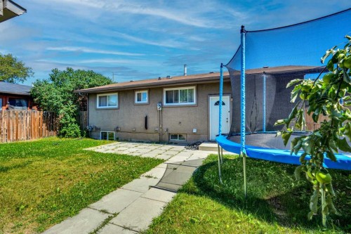 1015 Maitland Way Ne, Calgary, AB - Outdoor