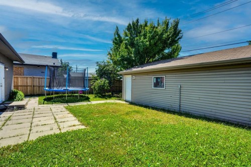 1015 Maitland Way Ne, Calgary, AB - Outdoor
