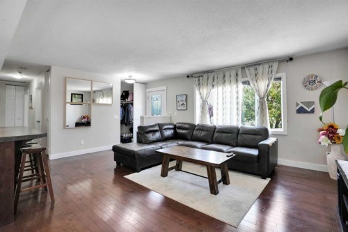 1015 Maitland Way Ne, Calgary, AB - Indoor Photo Showing Living Room