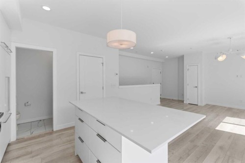 408-3130 Thirsk Street Nw, Calgary, AB - Indoor Photo Showing Other Room