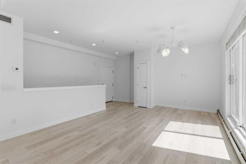 408-3130 Thirsk Street Nw, Calgary, AB - Indoor Photo Showing Other Room