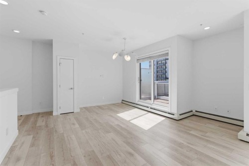 408-3130 Thirsk Street Nw, Calgary, AB - Indoor Photo Showing Other Room