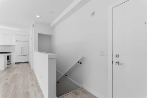 408-3130 Thirsk Street Nw, Calgary, AB - Indoor