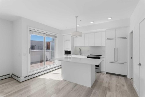 408-3130 Thirsk Street Nw, Calgary, AB - Indoor Photo Showing Kitchen With Upgraded Kitchen