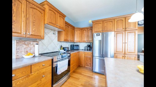 8 Logan Court, Sylvan Lake, AB - Indoor Photo Showing Kitchen