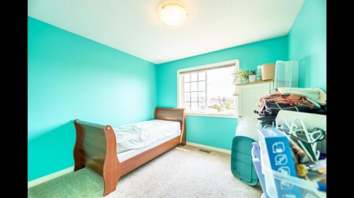 8 Logan Court, Sylvan Lake, AB - Indoor Photo Showing Bedroom