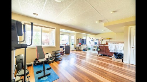 8 Logan Court, Sylvan Lake, AB - Indoor Photo Showing Gym Room
