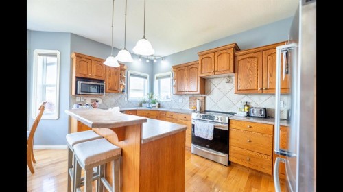 8 Logan Court, Sylvan Lake, AB - Indoor Photo Showing Kitchen