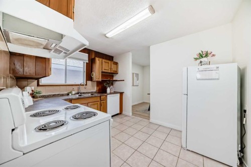 7807 20A Street Se, Calgary, AB - Indoor