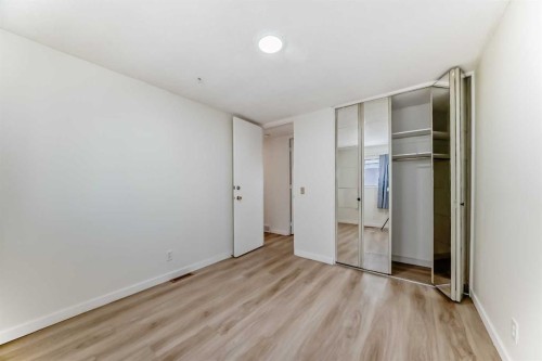 7807 20A Street Se, Calgary, AB - Indoor Photo Showing Other Room