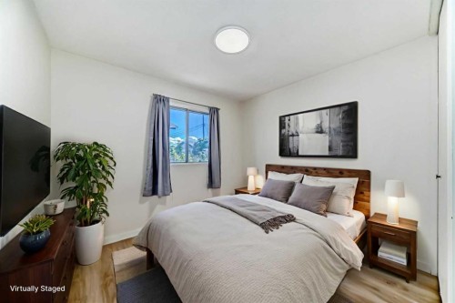 7807 20A Street Se, Calgary, AB - Indoor Photo Showing Bedroom