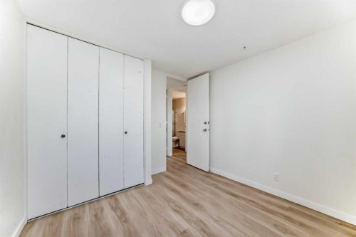 7807 20A Street Se, Calgary, AB - Indoor Photo Showing Other Room
