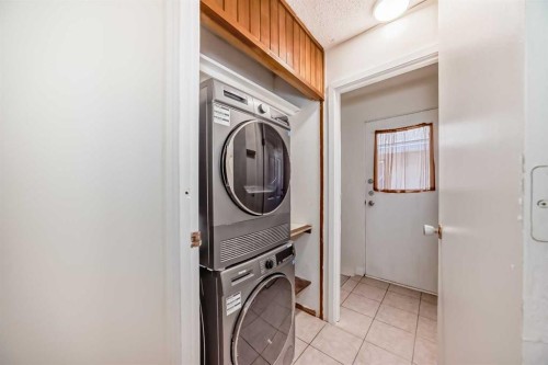 7807 20A Street Se, Calgary, AB - Indoor Photo Showing Laundry Room