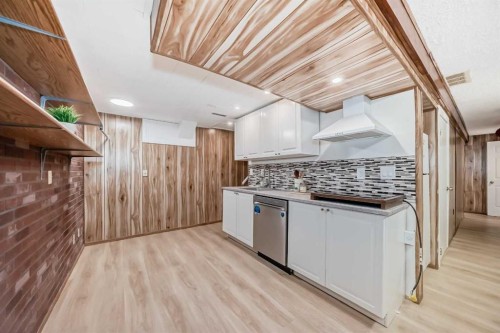 7807 20A Street Se, Calgary, AB - Indoor Photo Showing Other Room