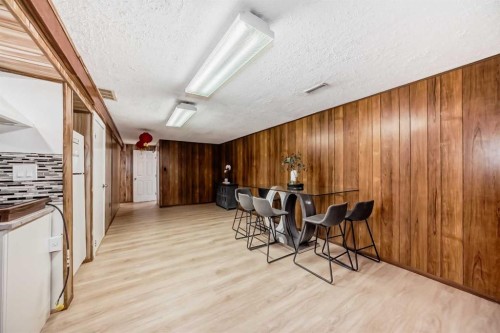 7807 20A Street Se, Calgary, AB - Indoor Photo Showing Other Room