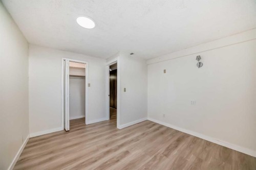 7807 20A Street Se, Calgary, AB - Indoor Photo Showing Other Room