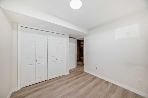 7807 20A Street Se, Calgary, AB - Indoor Photo Showing Other Room