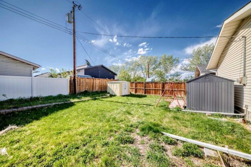 7807 20A Street Se, Calgary, AB - Outdoor