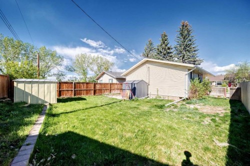 7807 20A Street Se, Calgary, AB - Outdoor