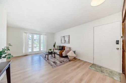 7807 20A Street Se, Calgary, AB - Indoor