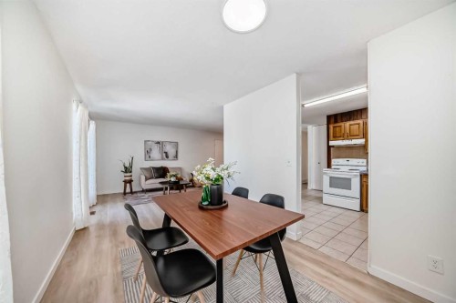 7807 20A Street Se, Calgary, AB - Indoor Photo Showing Dining Room