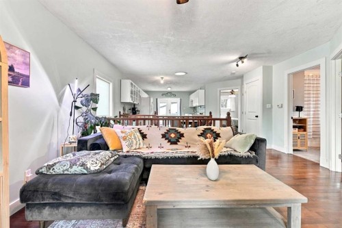 5431 55 Avenue, Lacombe, AB - Indoor Photo Showing Living Room