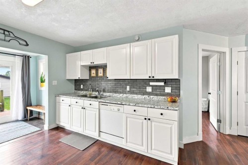 5431 55 Avenue, Lacombe, AB - Indoor Photo Showing Kitchen