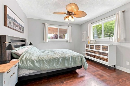 5431 55 Avenue, Lacombe, AB - Indoor Photo Showing Bedroom