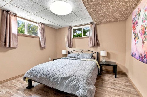 5431 55 Avenue, Lacombe, AB - Indoor Photo Showing Bedroom