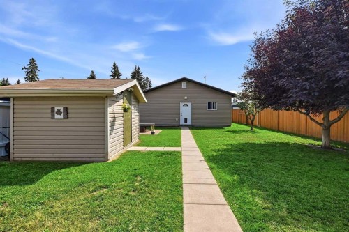5431 55 Avenue, Lacombe, AB - Outdoor